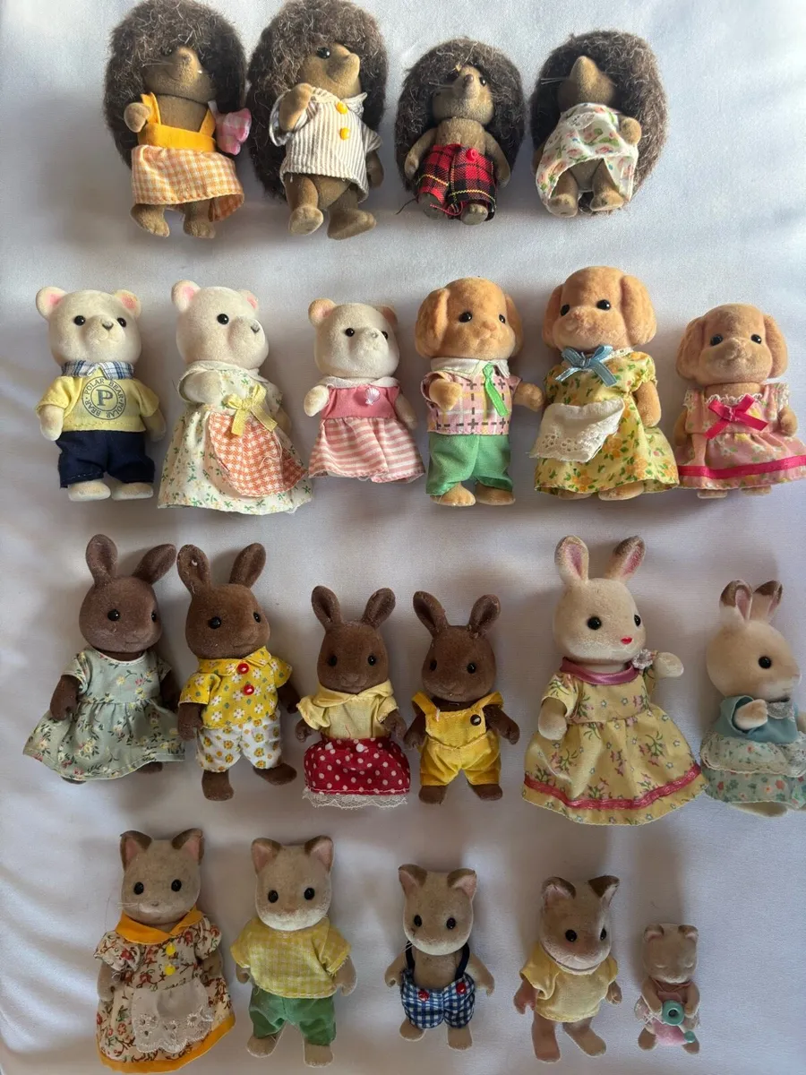 21 Sylvanian Family Dolls - Image 1