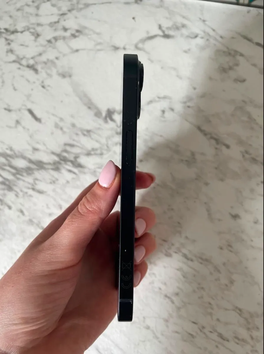 iPhone 14 - Image 2