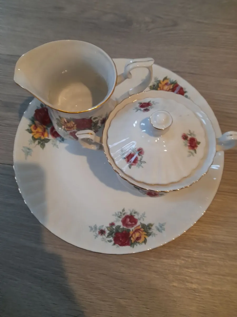 Cups and saucers side plate s tea pot - Image 2