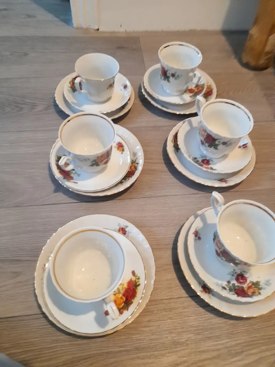 Cups and saucers side plate s tea pot - Image 3