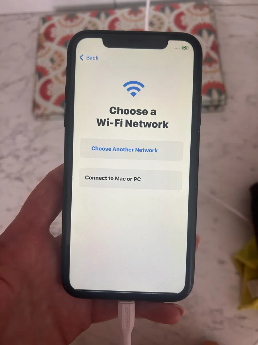 iPhone XR - Image 2