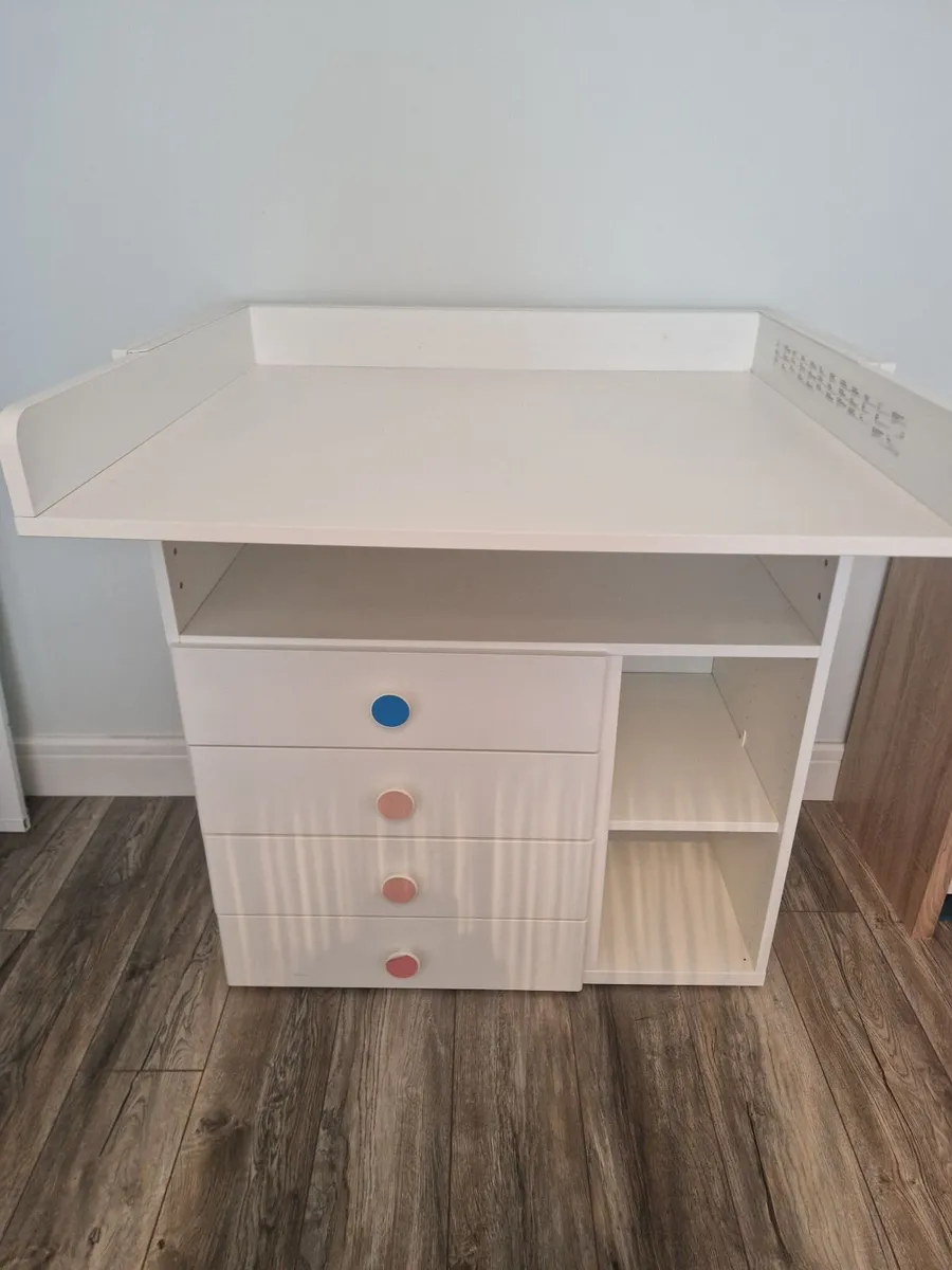 Changing table - Image 3