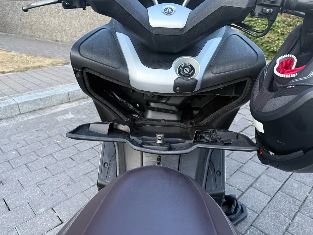 Yamaha Xmax 125 - Image 2