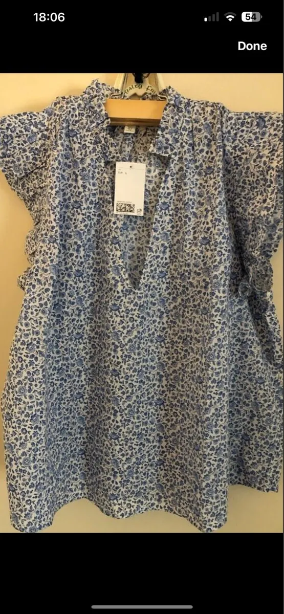 Ladies BNWT top size L €8 - Image 2