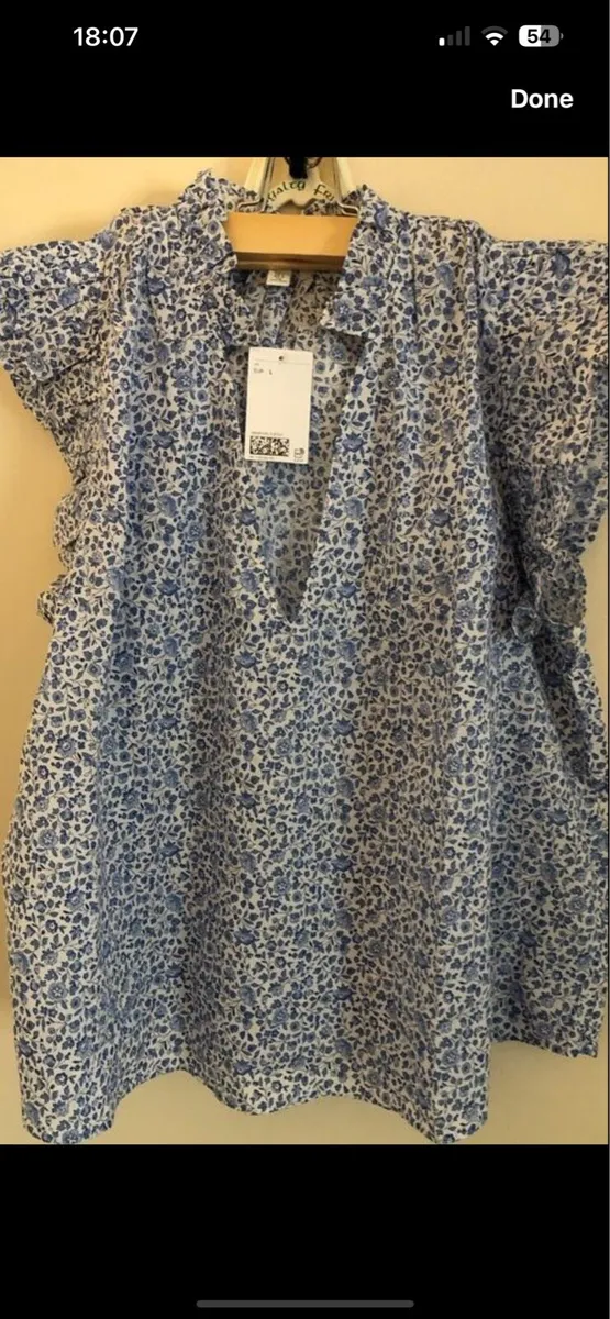 Ladies BNWT top size L €8 - Image 4