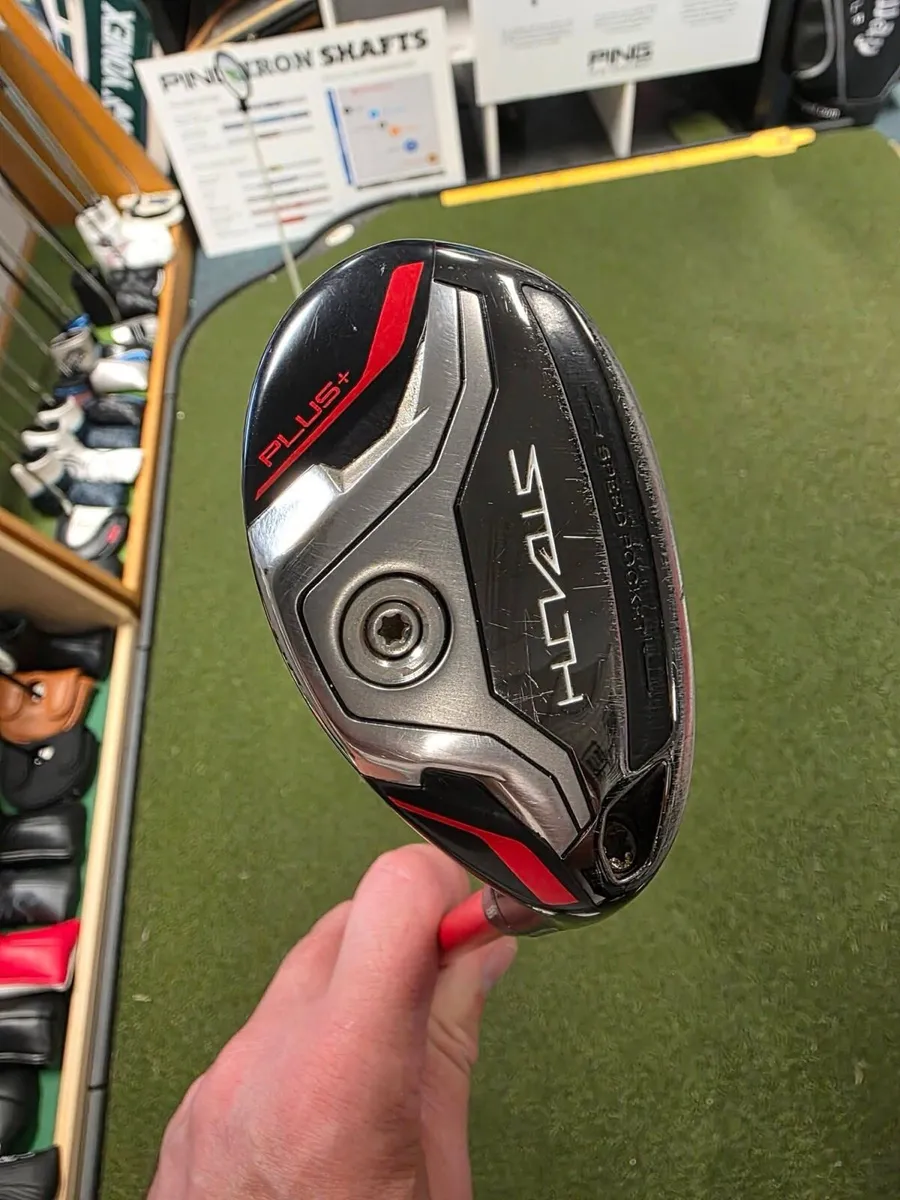 Taylormade Stealth 4 Hybrid - Image 1