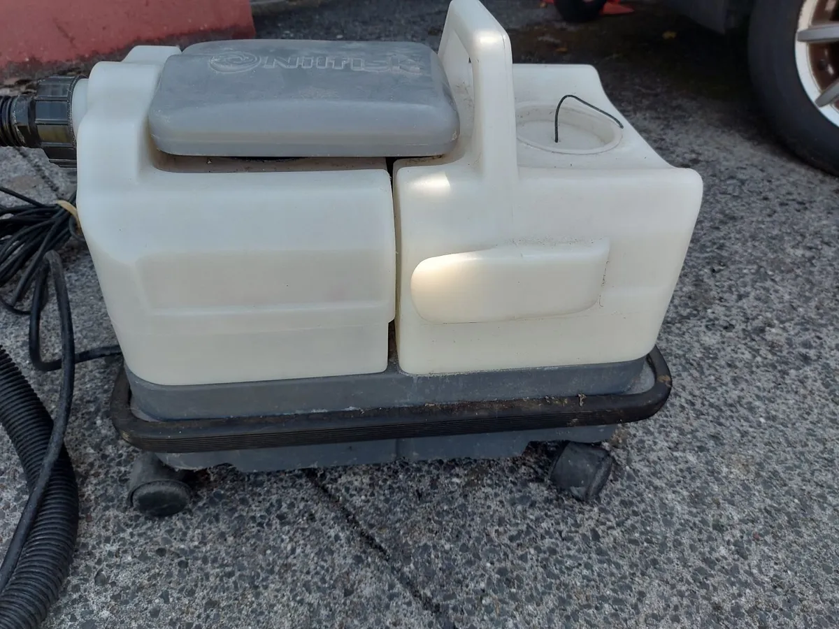 Nilfisk FR1512405001 AX9 Carpet Cleaner, 1000W - Image 1