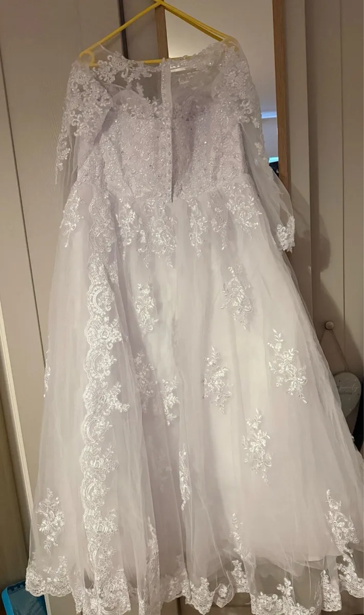 Wedding dress - Image 3
