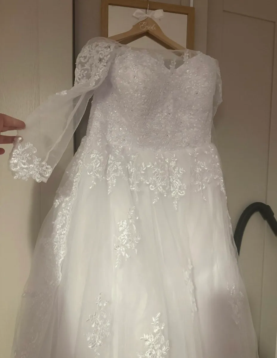Wedding dress - Image 4