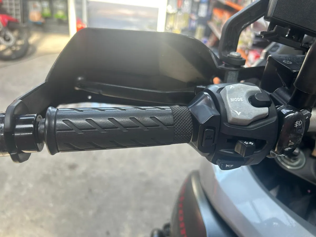 Suzuki dl1000xt v-strom - Image 3