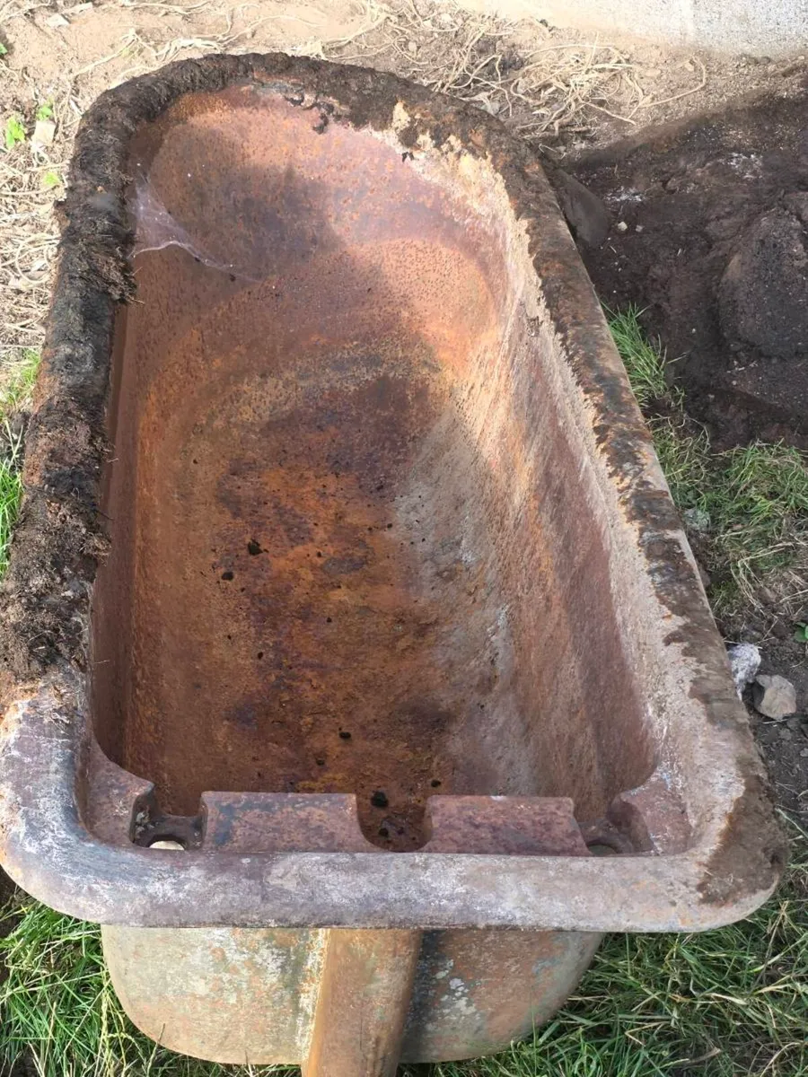 Old bath - Image 2