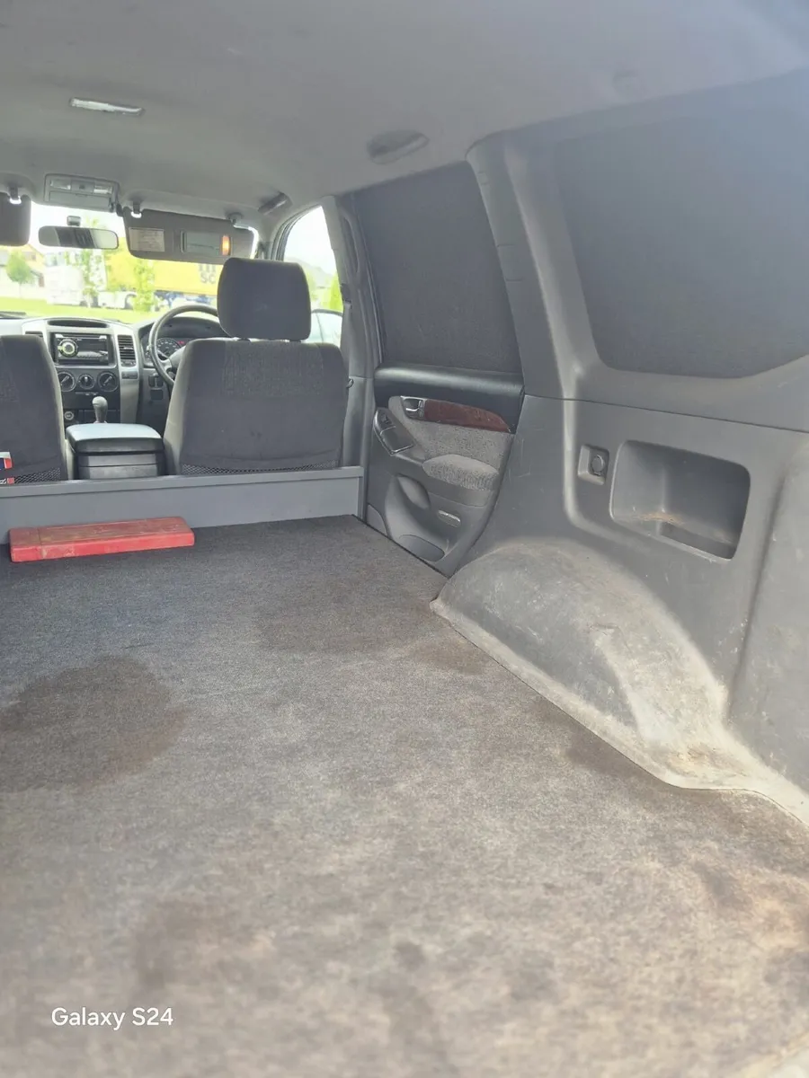 2006 Toyota Land Cruiser  doe mar 27 tax 27 - Image 2