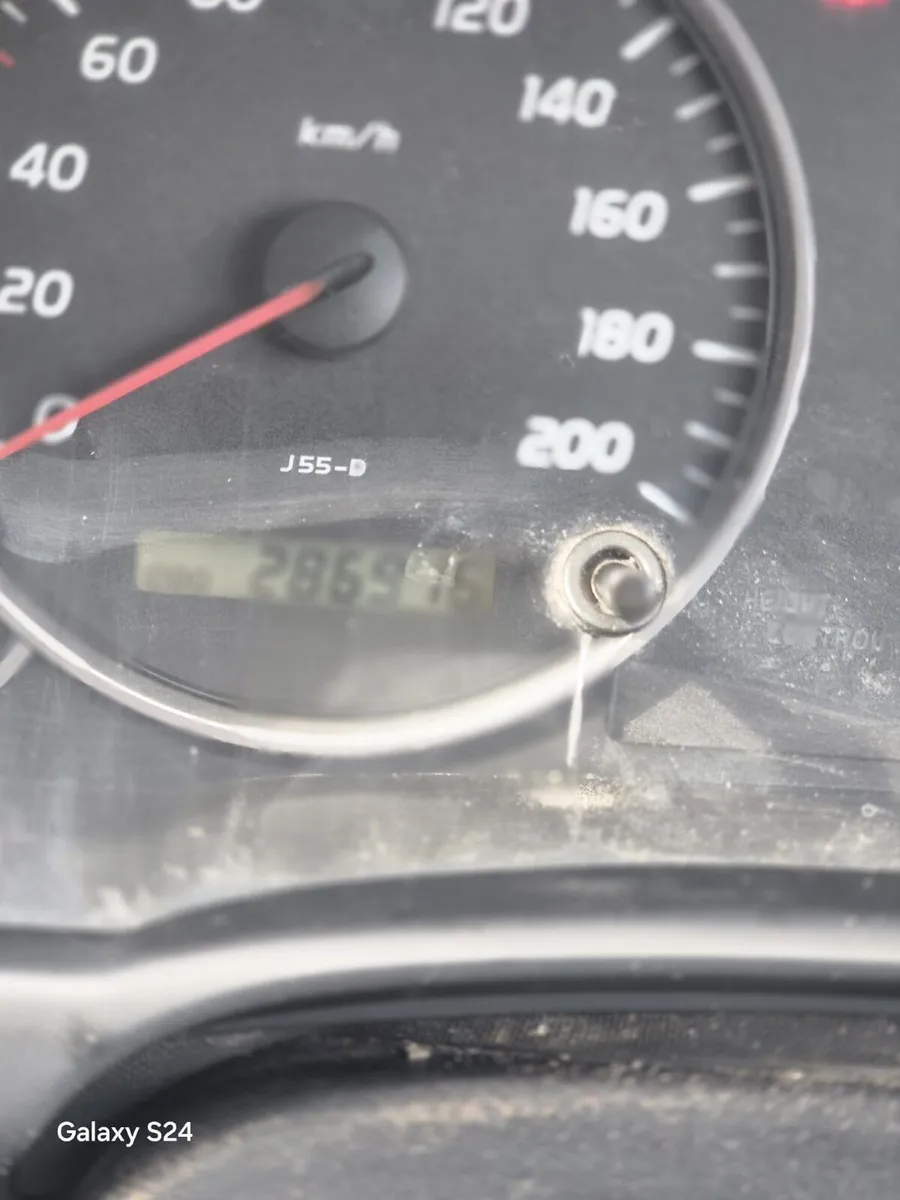 2006 Toyota Land Cruiser  doe mar 27 tax 27 - Image 3