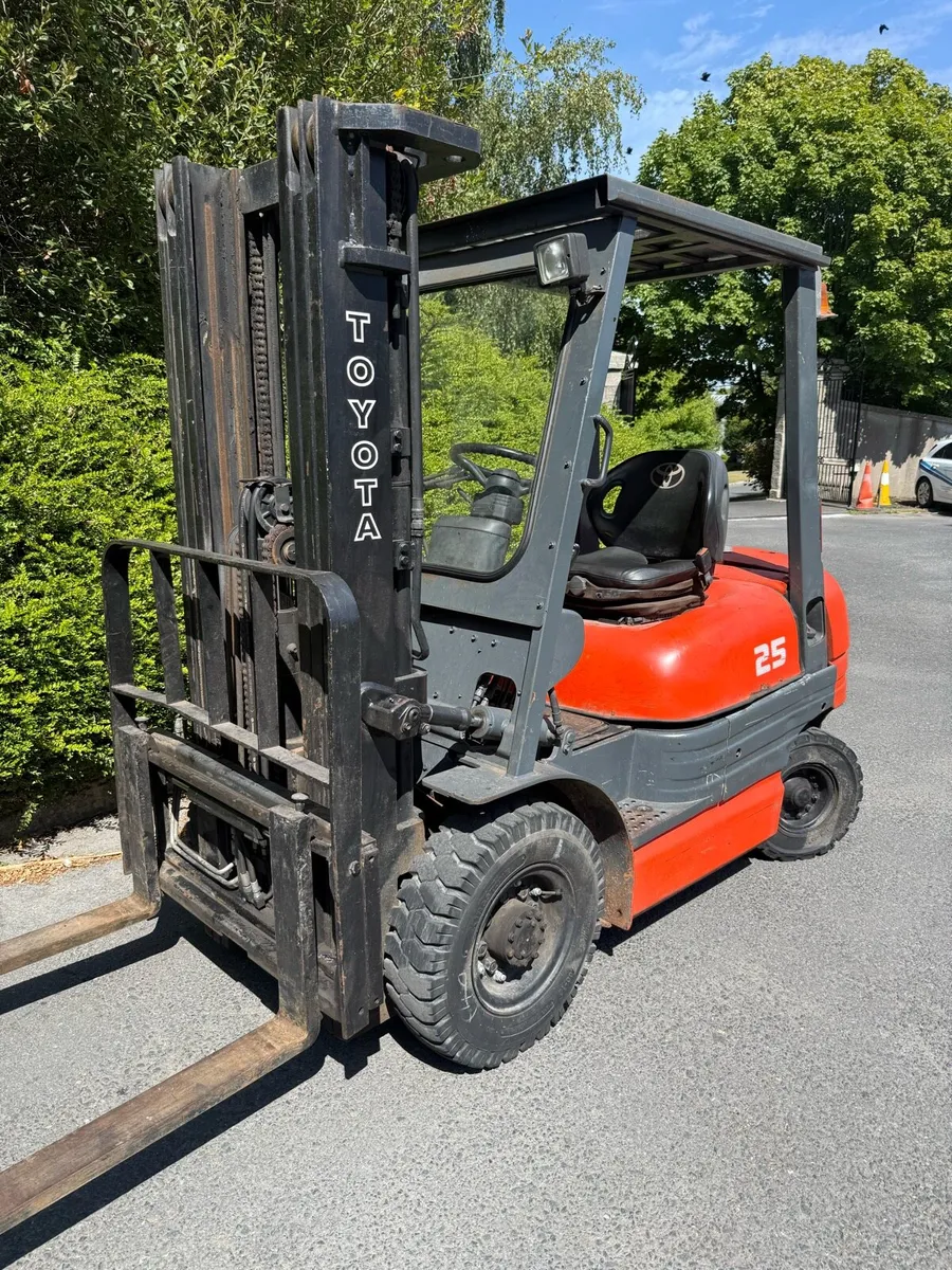 Forklift - Image 2