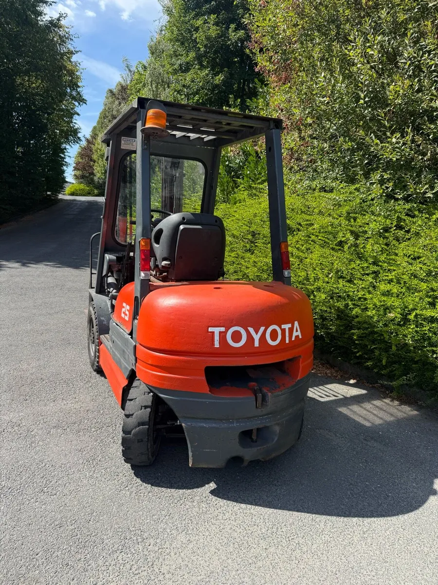 Forklift - Image 3
