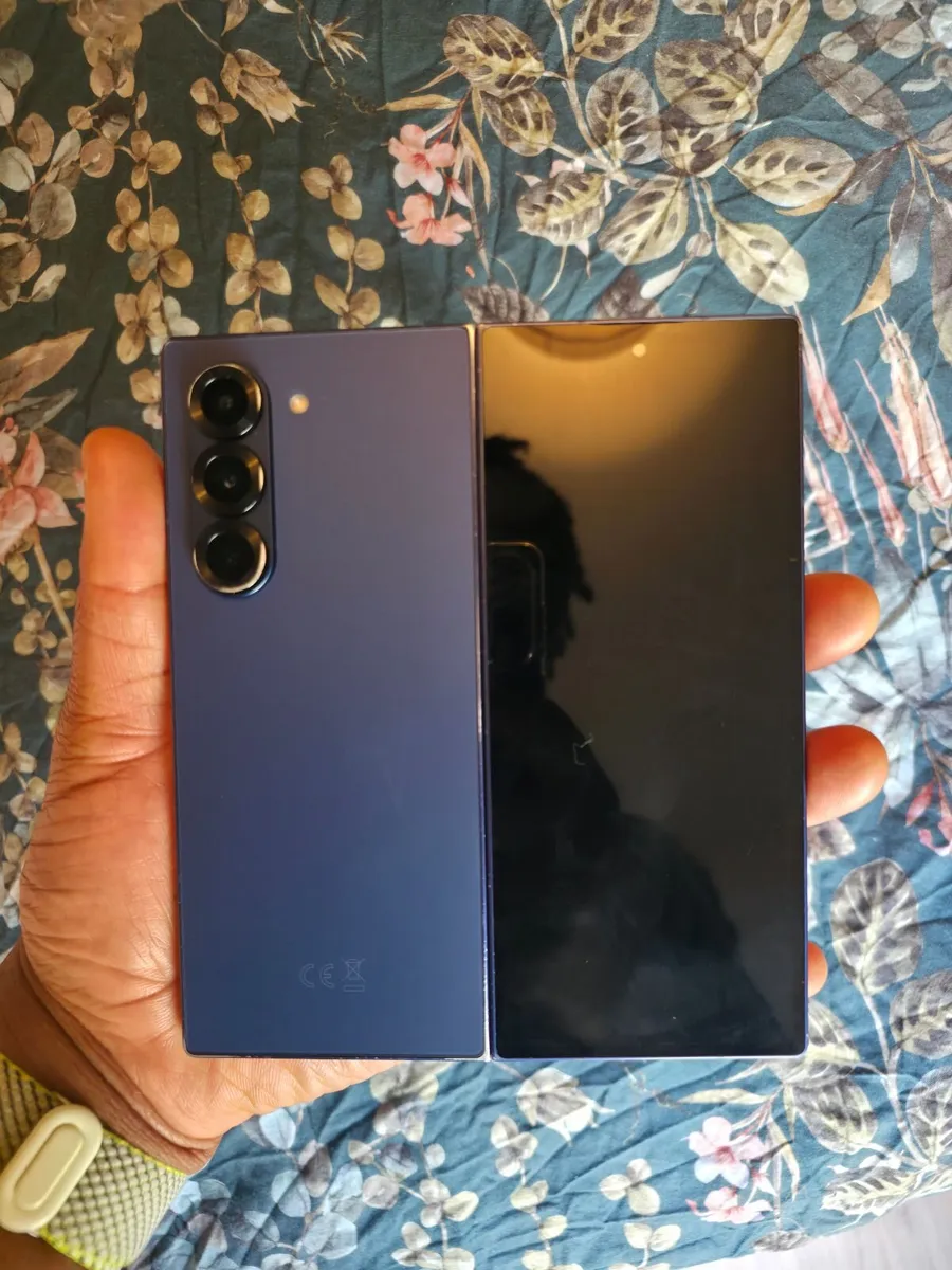 Samsung Galaxy Z Fold 6 (Navy / 256GB) – Unlocked - Image 4
