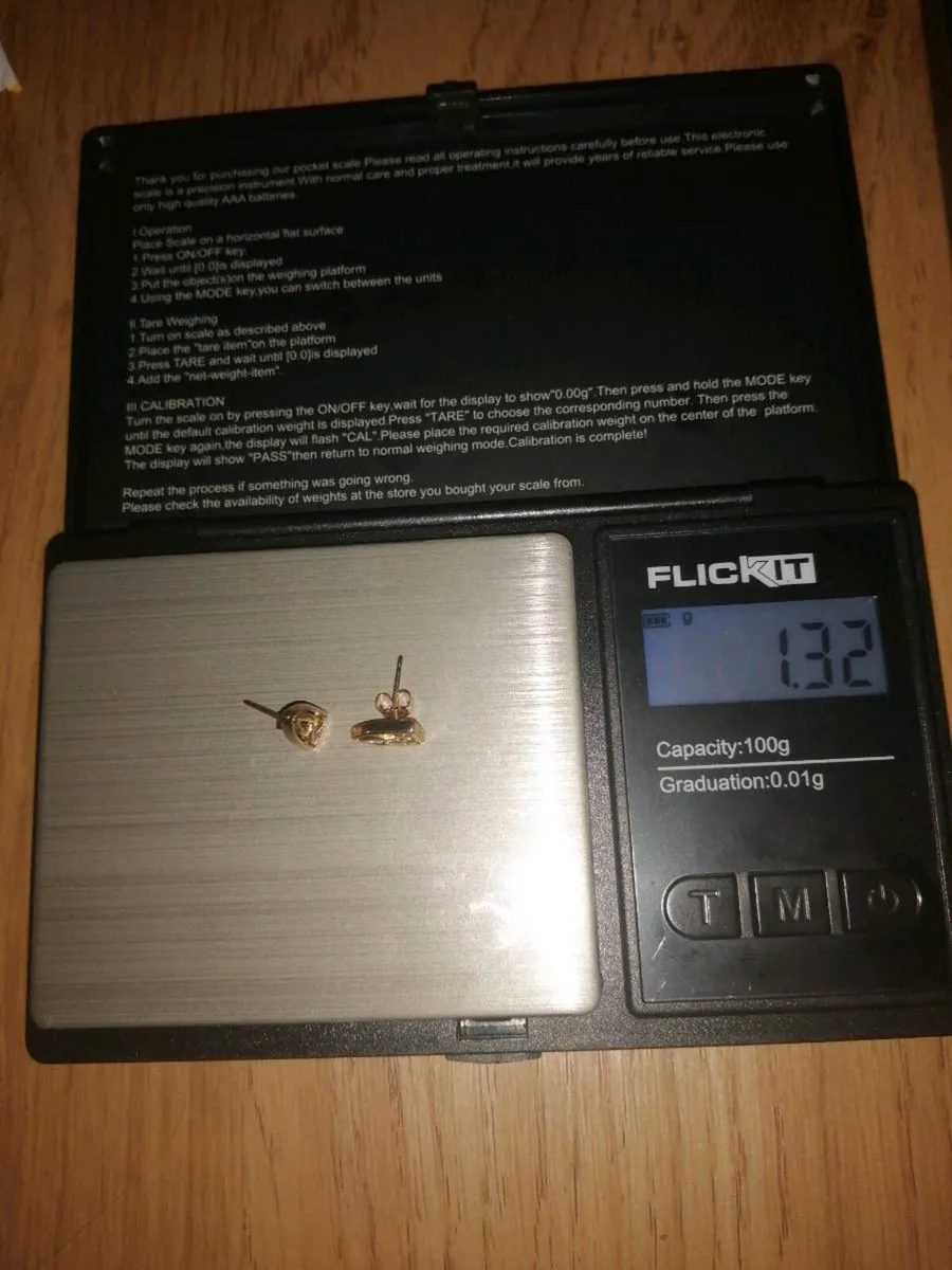 Gold earrings - Image 1