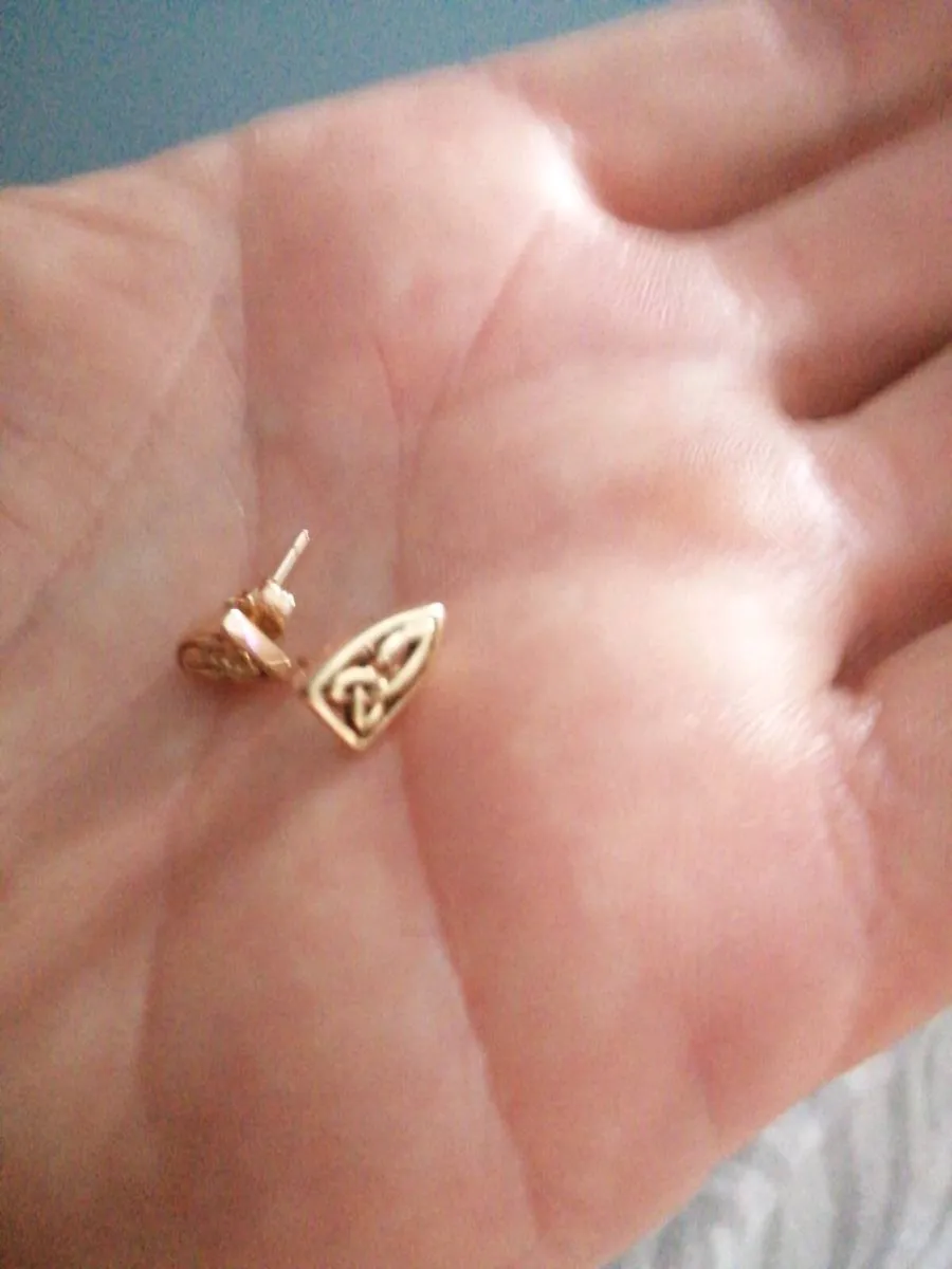 Gold earrings - Image 2