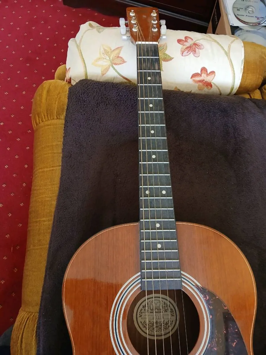 Hondo acoustic guitar.Mint condition. - Image 2