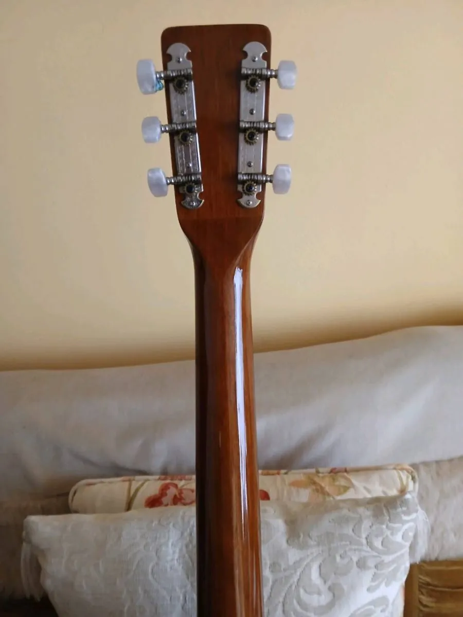 Hondo acoustic guitar.Mint condition. - Image 4