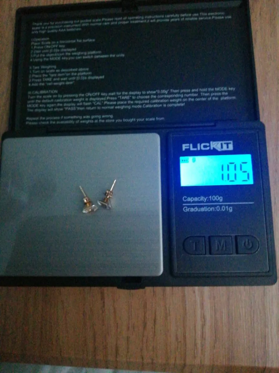 Gold studs - Image 1