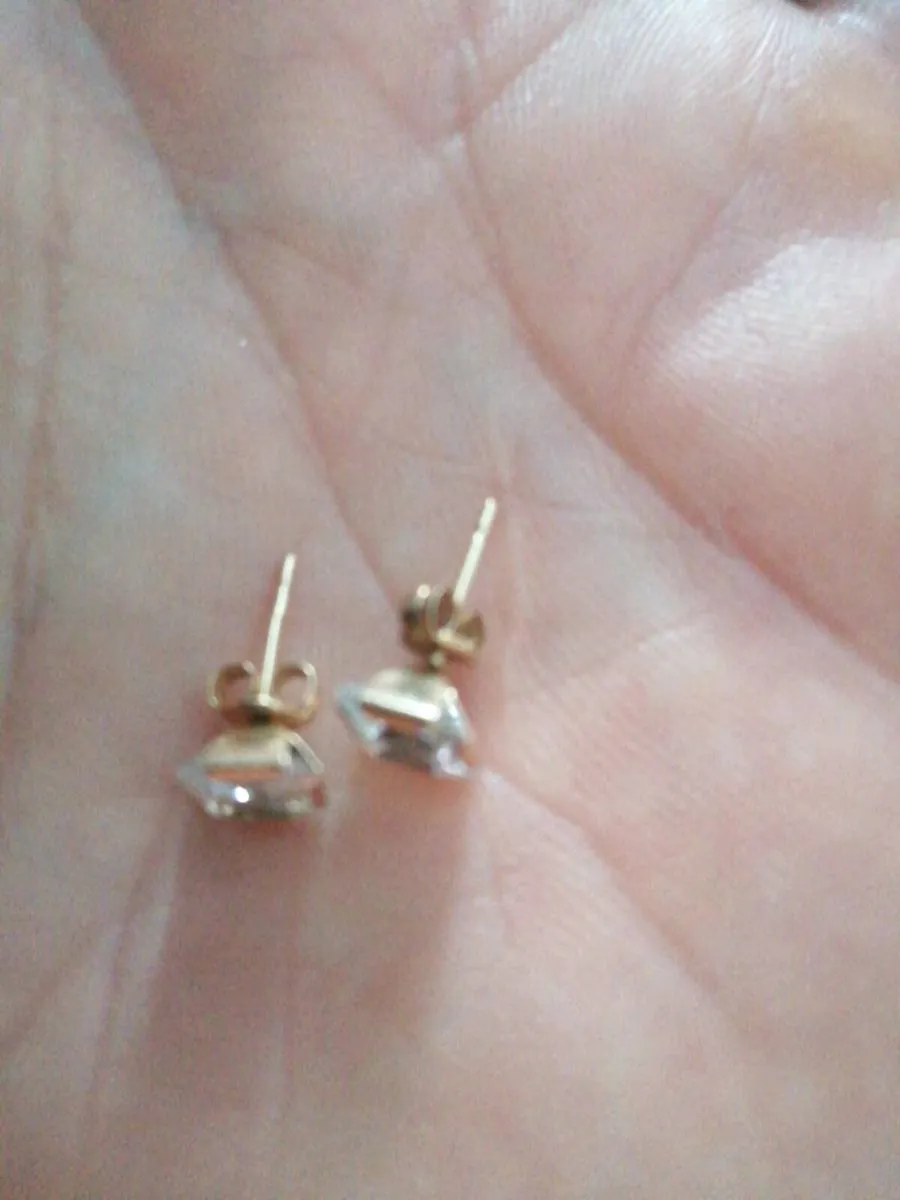 Gold studs - Image 2