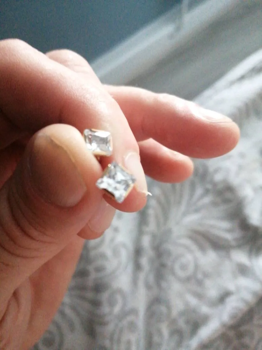 Gold studs - Image 3
