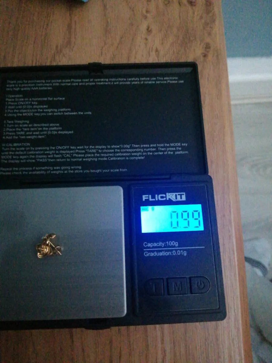 Gold studs - Image 1
