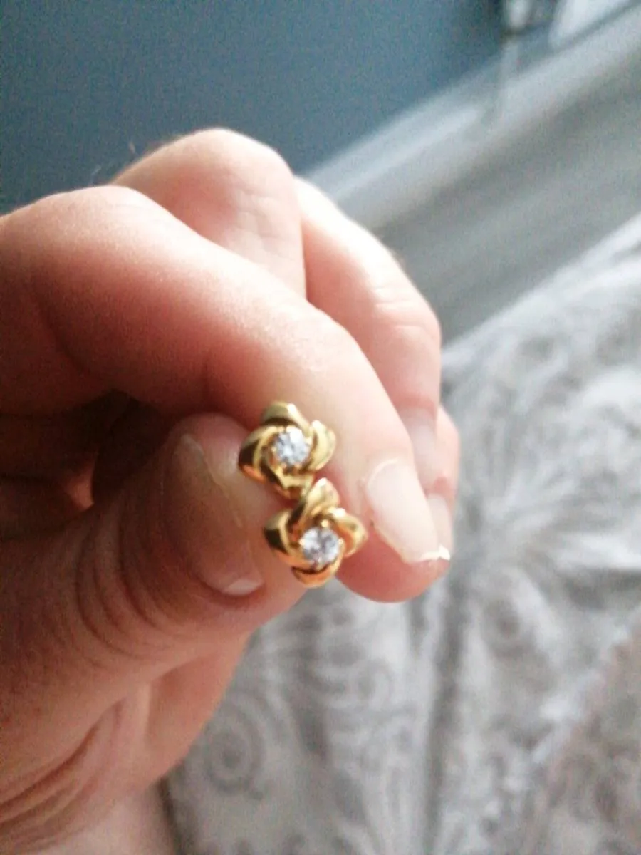 Gold studs - Image 2