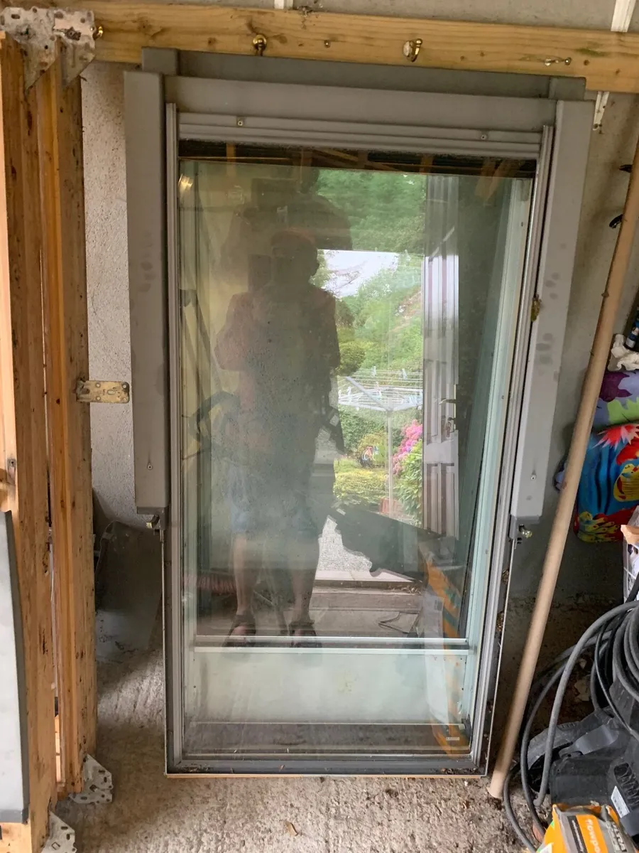 2 Velux windows with frames and flashing - Image 1
