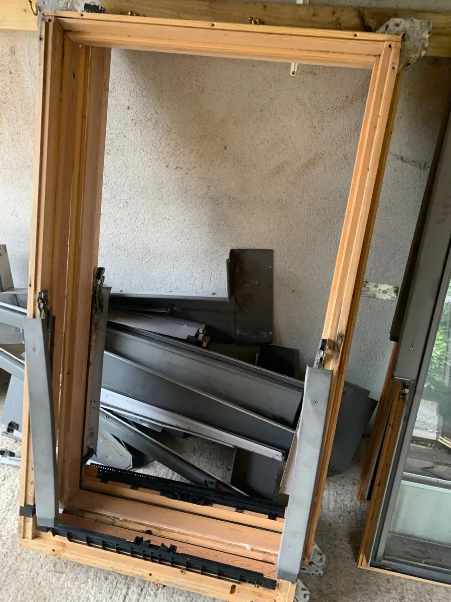2 Velux windows with frames and flashing - Image 3