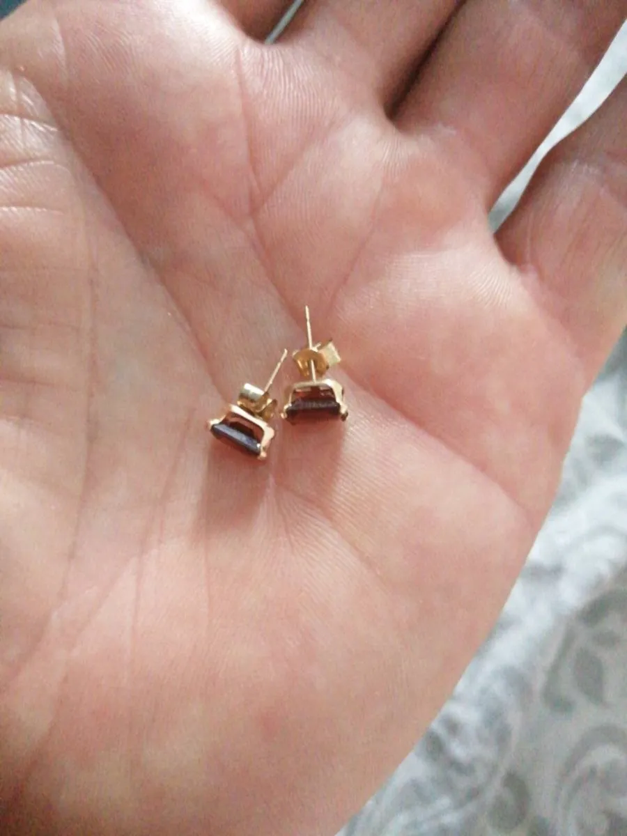 Gold studs - Image 1