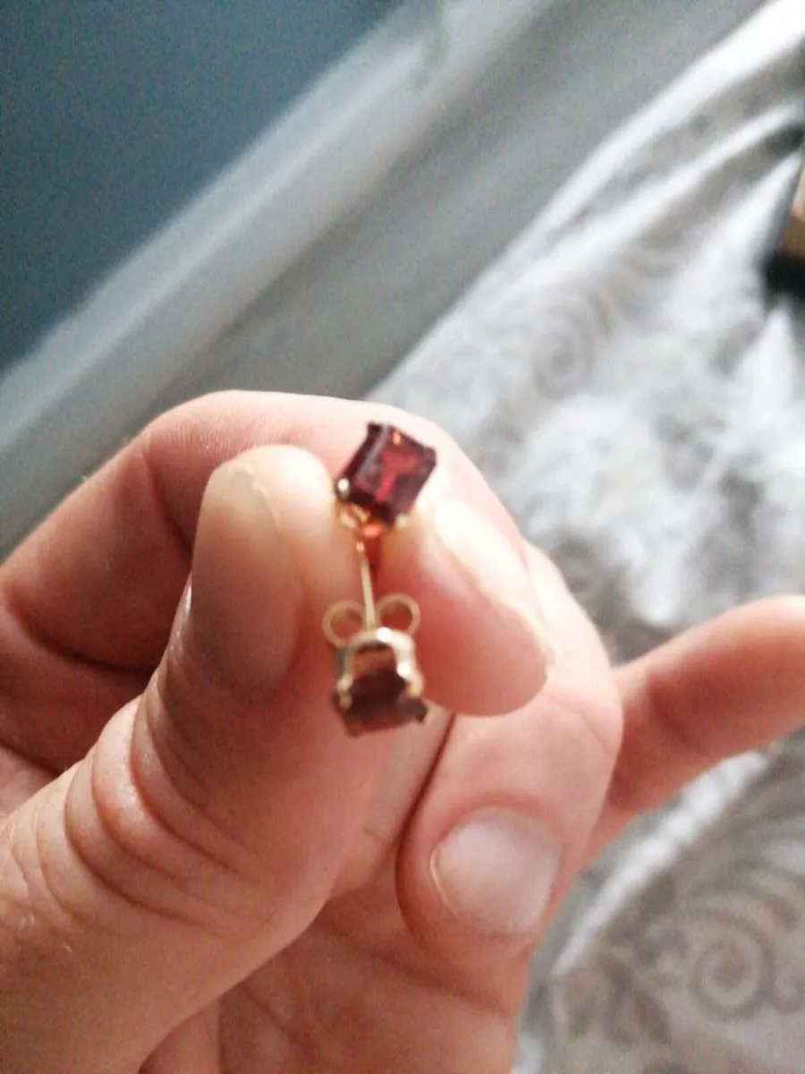 Gold studs - Image 2