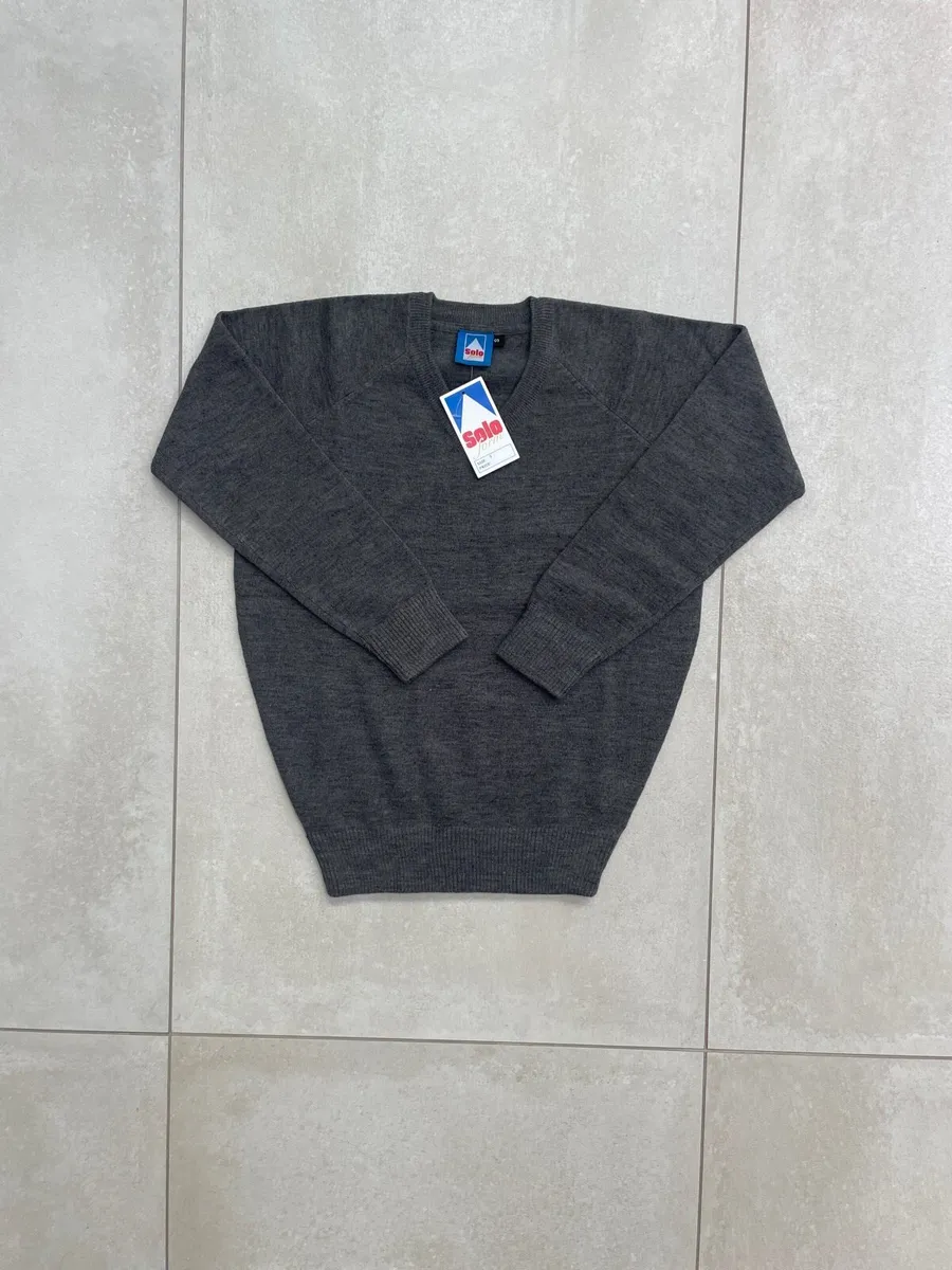 School Jumpers for €1 - Image 1