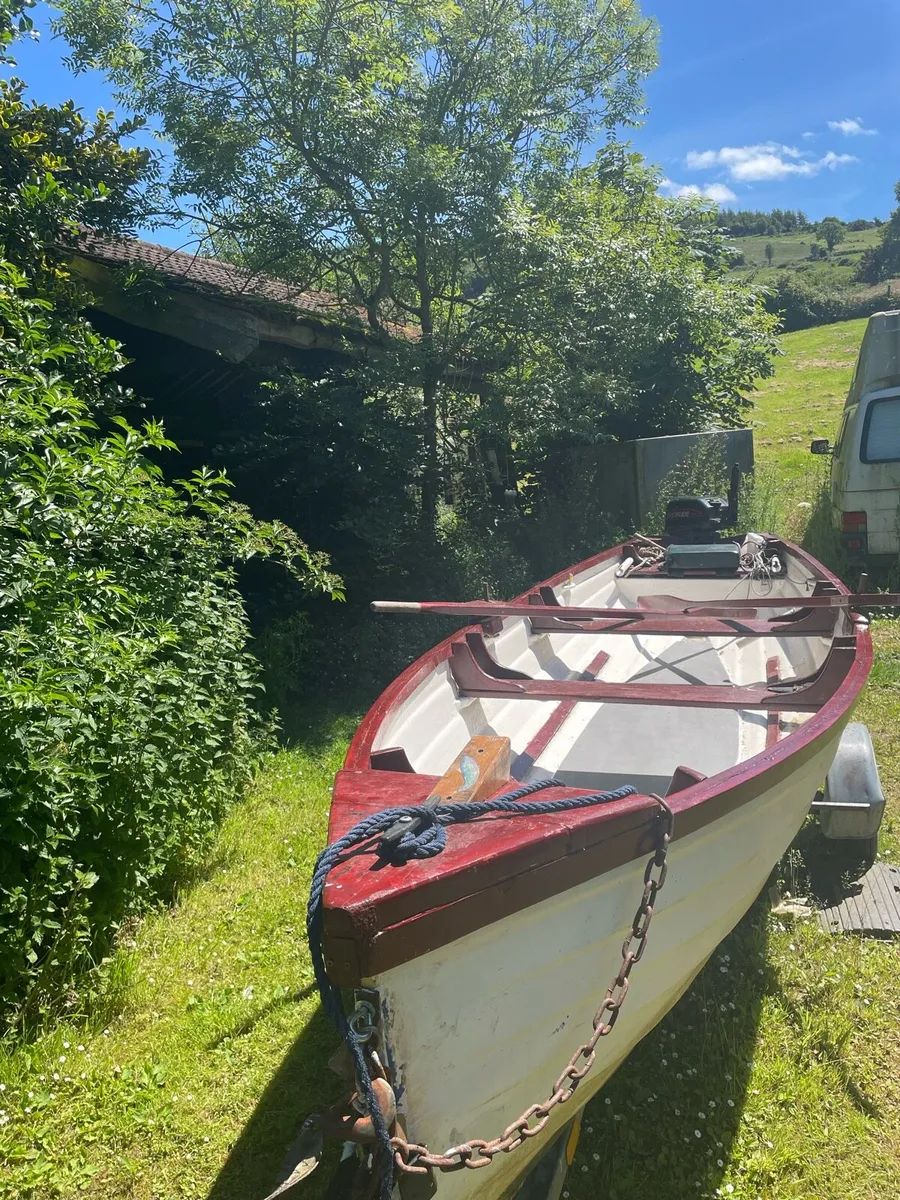 18ft lake boat with 9.9hp Evinrude 2 stroke engine - Image 1
