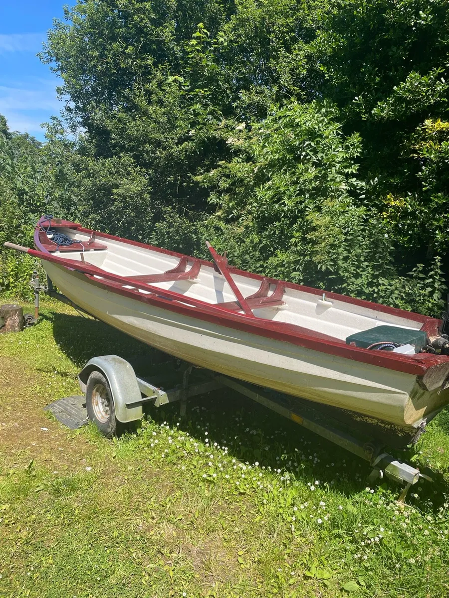 18ft lake boat with 9.9hp Evinrude 2 stroke engine - Image 2
