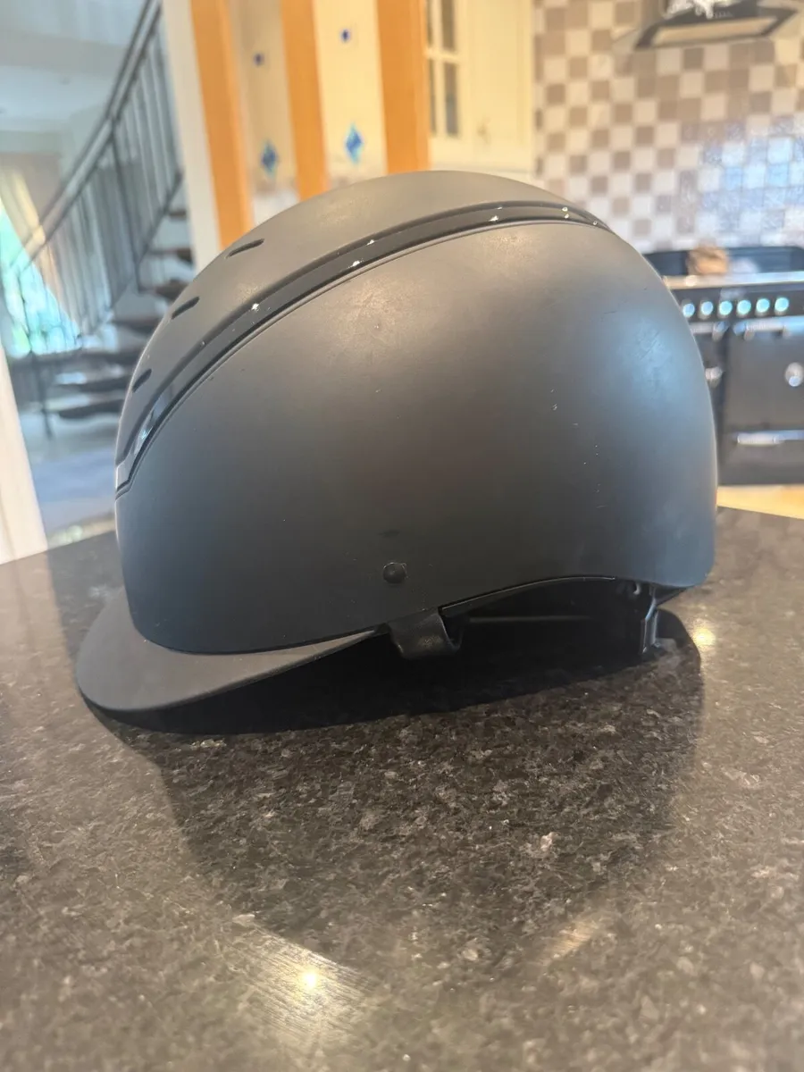 Riding helmet - Image 2