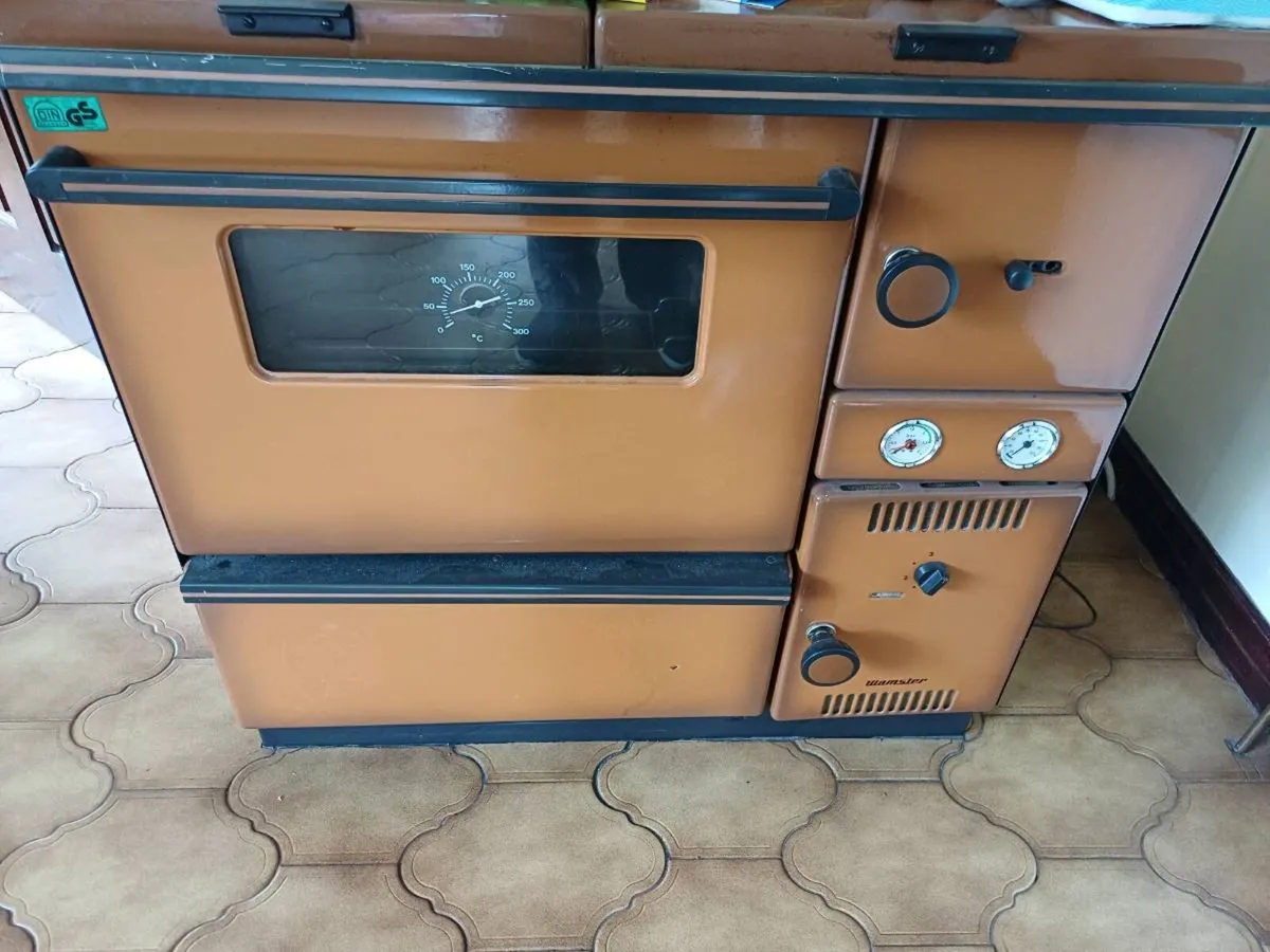 Oil fired range - Image 1