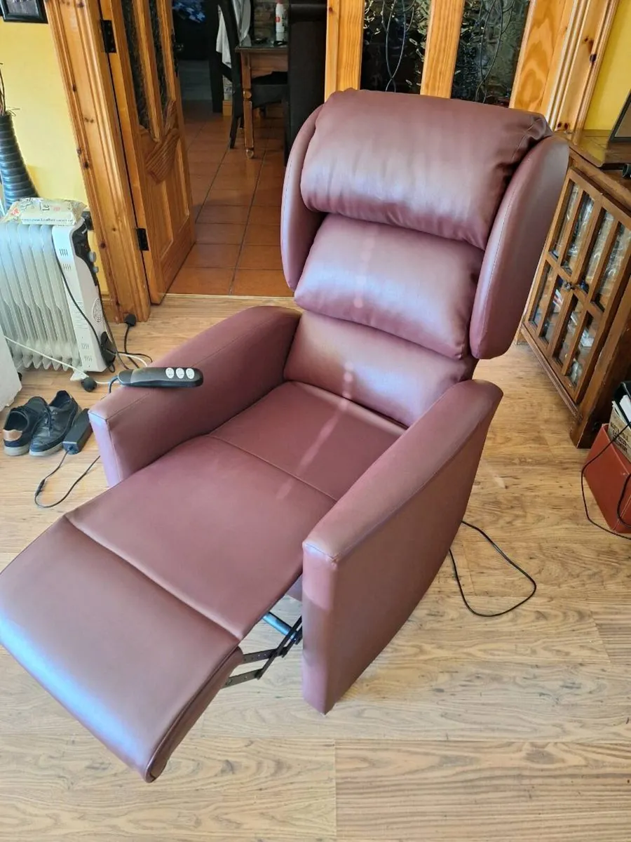 Riser recliner electric armchair - Image 1
