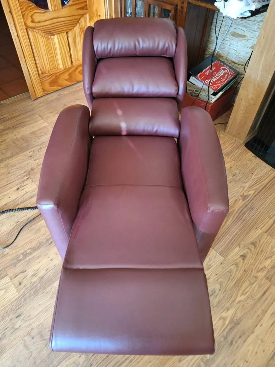 Riser recliner electric armchair - Image 4