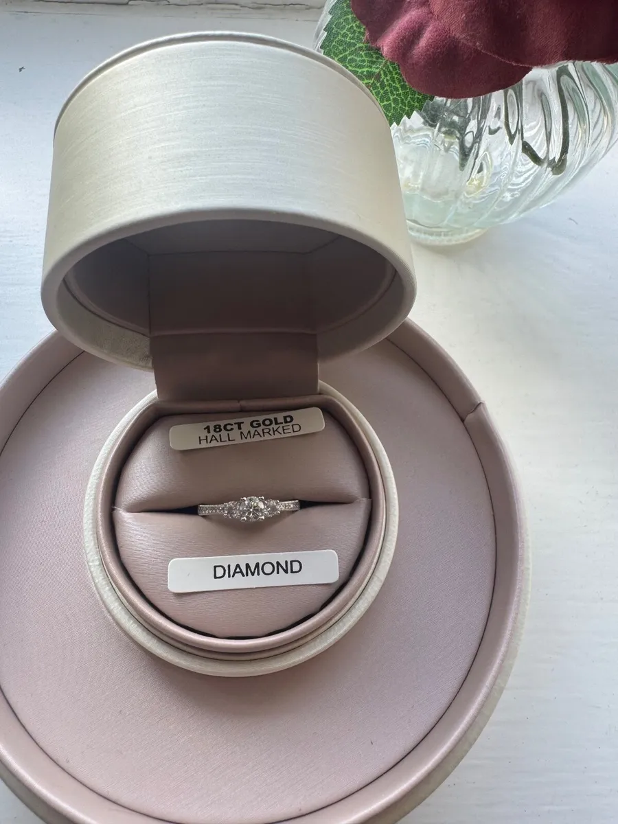 Katy De Stafford Engagement ring - Image 2