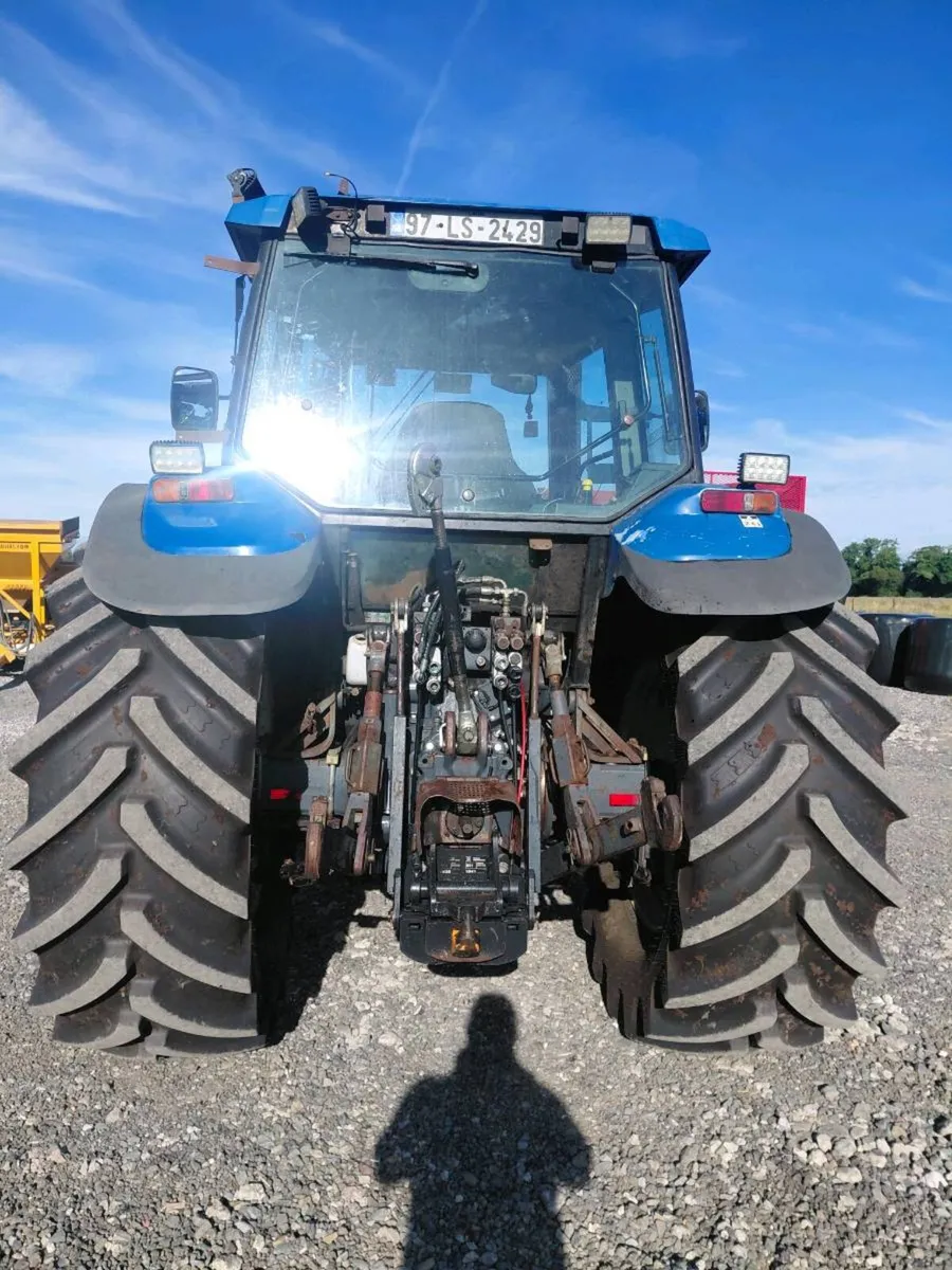 New Holland 8360 with Creeper box - Image 4