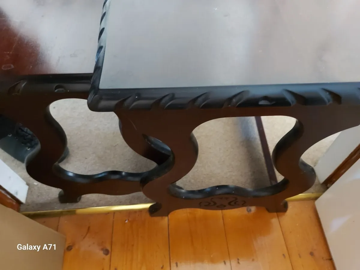 Nest of 2 tables in very good condition - Image 2