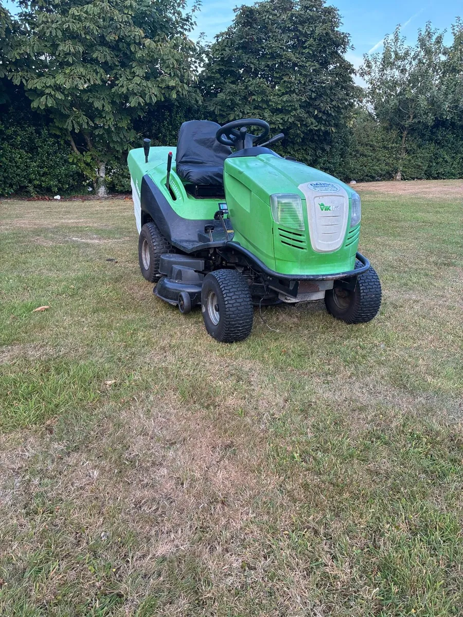 Ride on lawnmower - Image 1