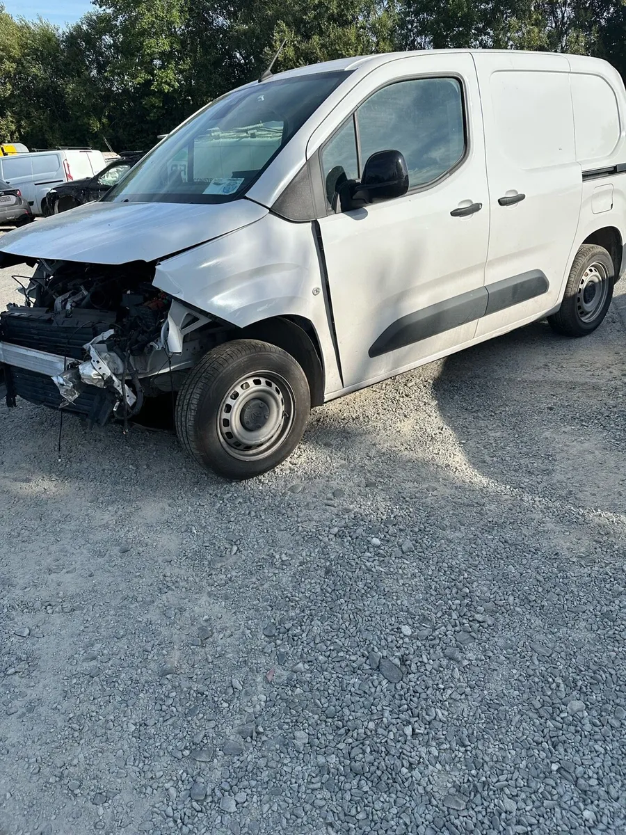 2024 Toyota Proace - Image 2