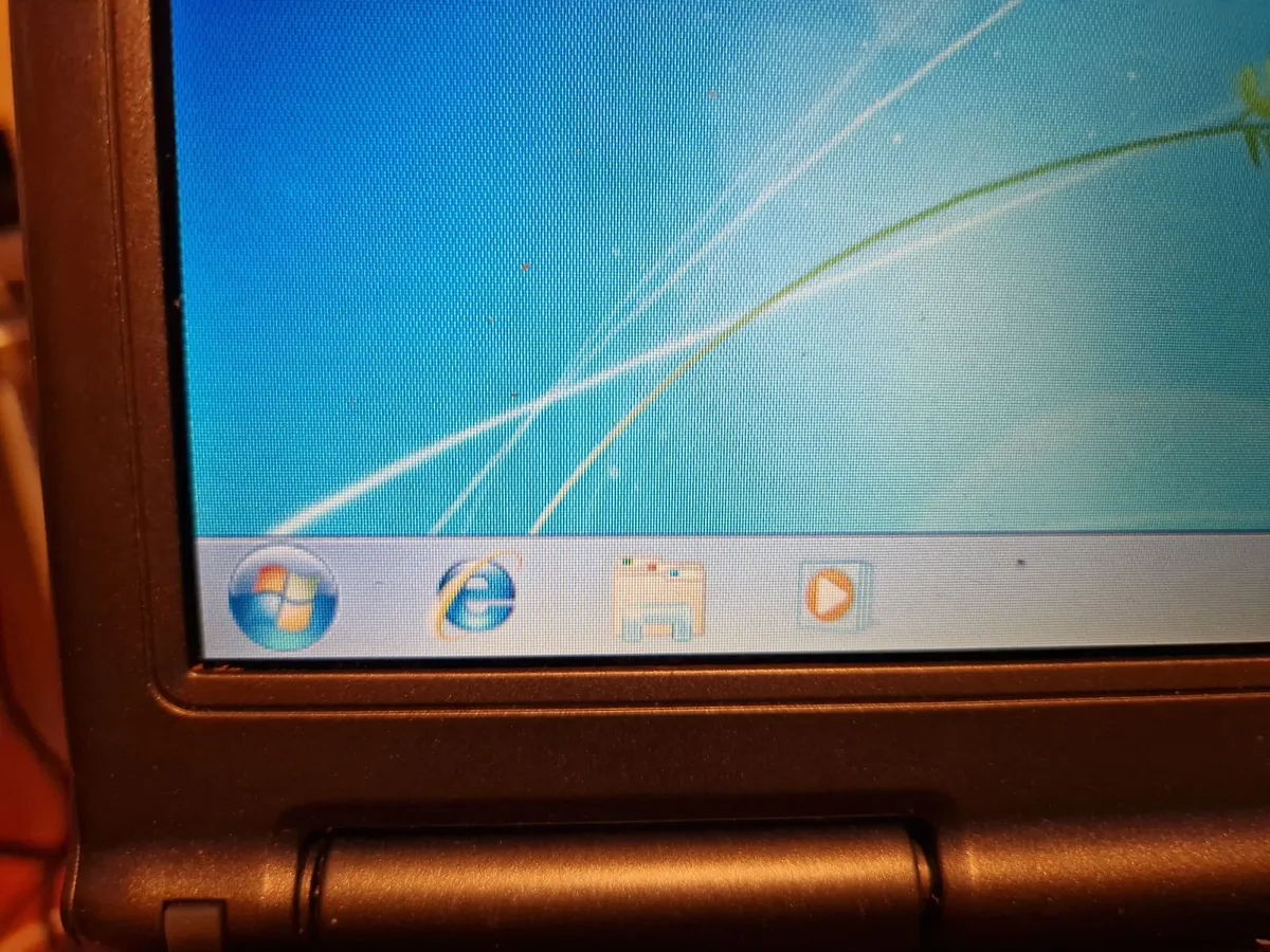 Fujitsu Esprimo V5535 Laptop, 1Terrabyte HDD - Image 1