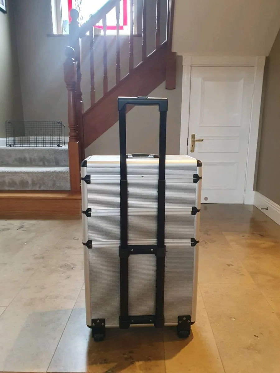 Storage case on wheels - Image 1