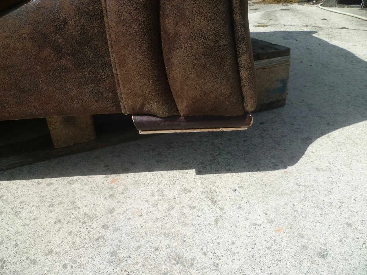 Leather couch - Image 2