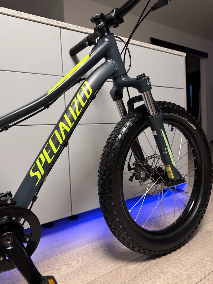 Specialized Rip Rock Disc Kids Bike 20 inch - Image 3