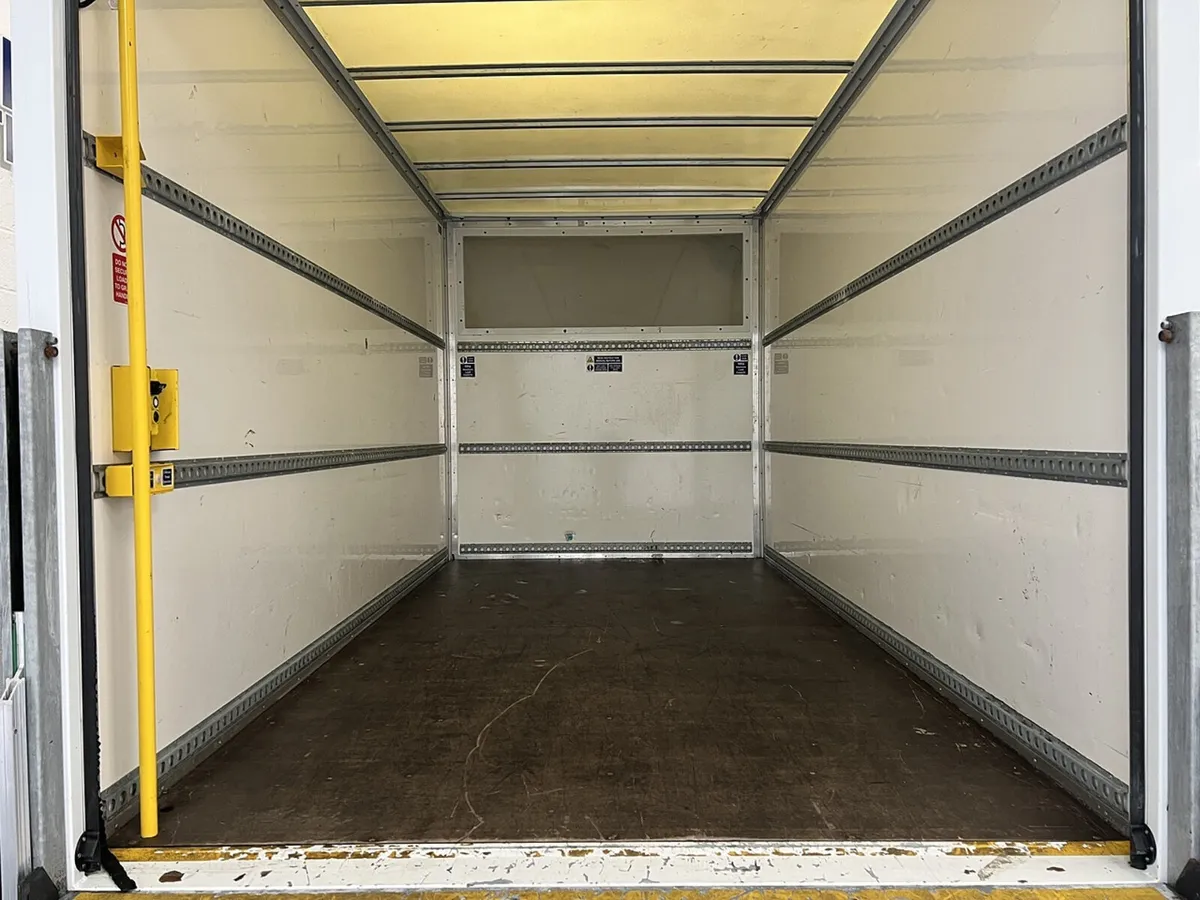 2024 Ford Transit Luton Box Van - Image 3